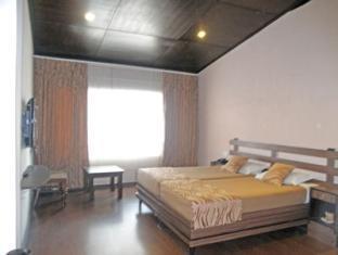The Corner Hotel Nainital Buitenkant foto